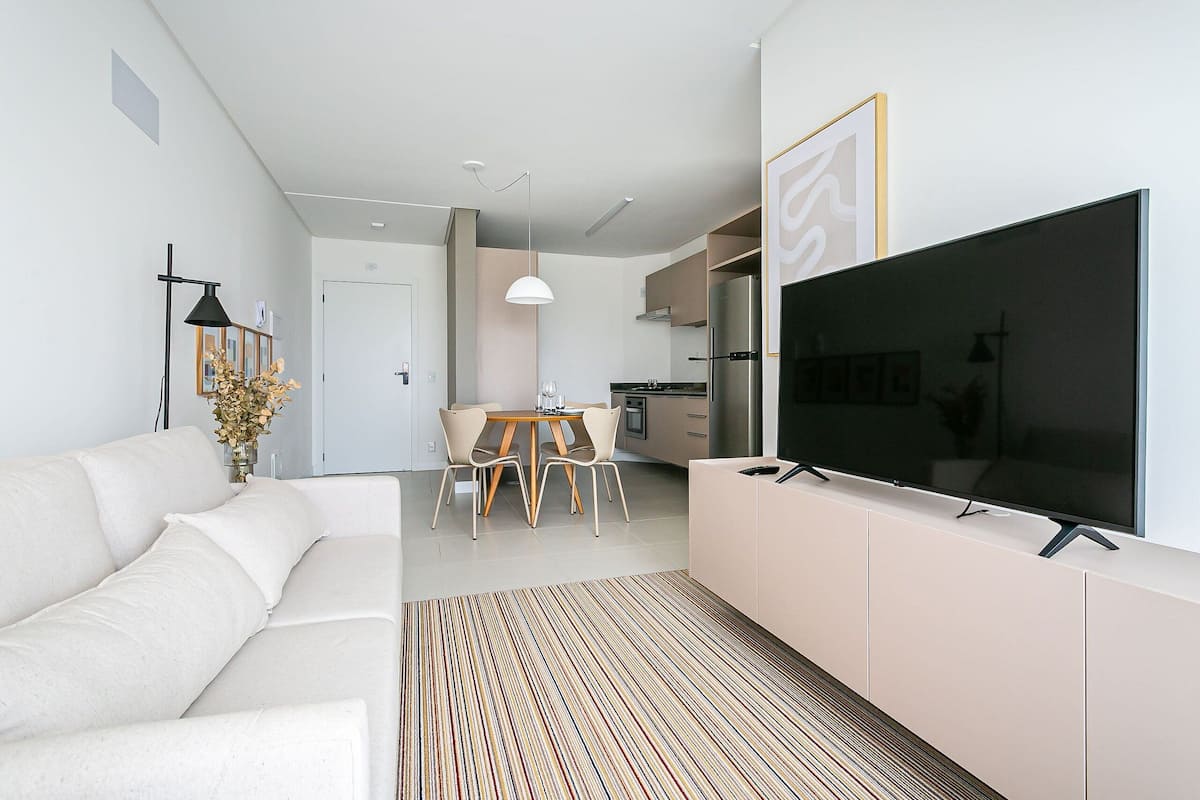 En 32-tommers LCD-TV med digitale kanaler samt TV