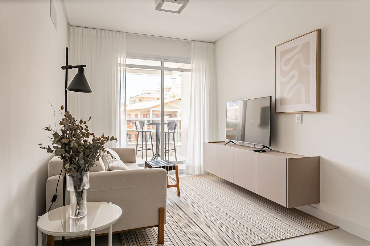 En 32-tommers LCD-TV med digitale kanaler samt TV