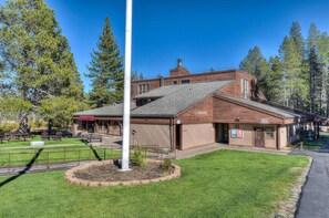 Exterior - Skislope Sanctuary Close to Outdoor Activities (Truckee)