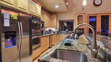 House, Multiple Beds, Patio, Mountain View (Skislope Sanctuary) | Private kitchen | Fridge, microwave, oven, dishwasher