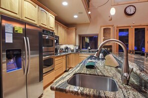 House, Multiple Beds, Patio, Mountain View (Skislope Sanctuary) | Private kitchen | Fridge, microwave, oven, dishwasher