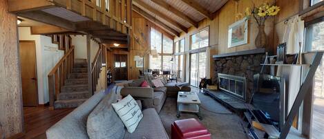 Smart-tv och eldstad