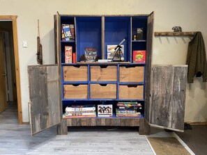 Game room -  AC, Walk 2 Lake, Go Karts, Dining & Shops, King Bed, 55" TVs+Fenced Yard 4 Pet! (Big Bear)