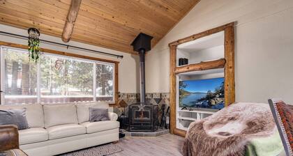 Walk 2 Lake, Snow Play, Dining & Shops, King Bed, 55" TVs+Fenced Yard 4 Pets!