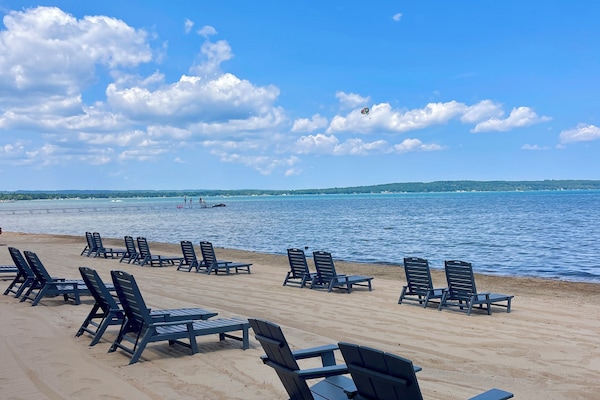 Private beach, white sand, sun loungers, beach towels