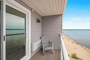 Lakeview Balcony King Room | Terrace/patio - Alexandra Inn (Traverse City)