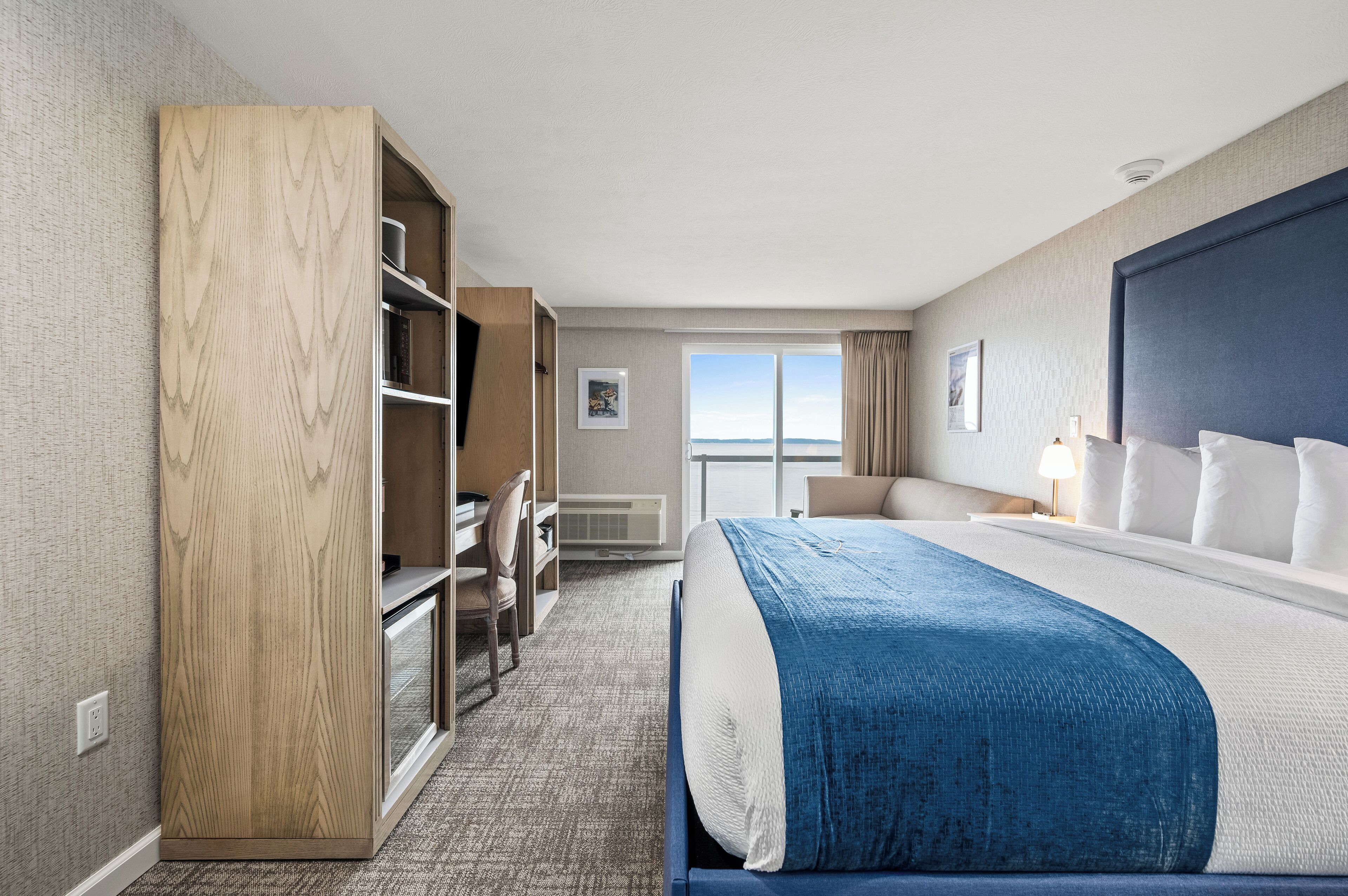 Lakeview Balcony King Room | Mini-refrigerator