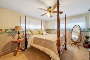 4 bedrooms, iron/ironing board, free WiFi, bed sheets