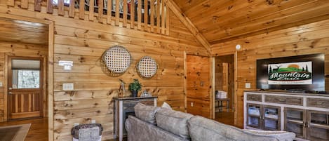 Smart TV, fireplace, DVD player