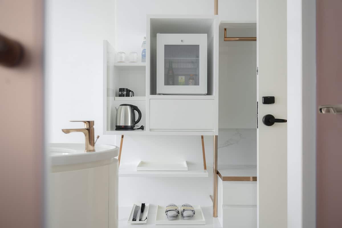 Kostenlose Toilettenartikel, Haartrockner, Bademäntel, Hausschuhe