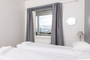 1 bedroom, desk, free WiFi, bed sheets