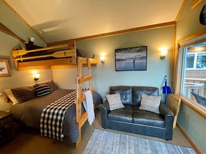1 bedroom, desk, travel cot, free WiFi