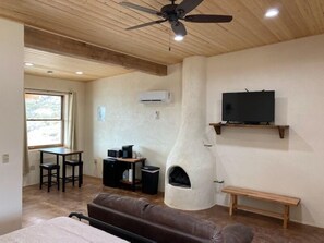 1 bedroom, iron/ironing board, WiFi