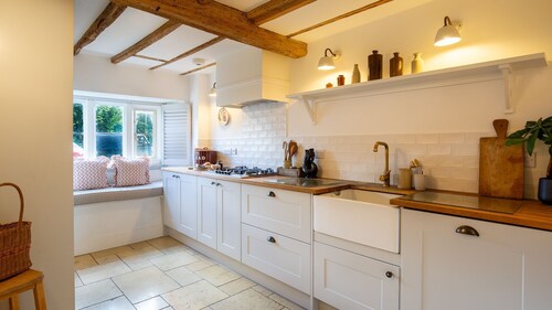 Sage Cottage, Blockley - sleeps 6 guests in 3 bedrooms