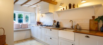 Sage Cottage, Blockley - sleeps 6 guests in 3 bedrooms