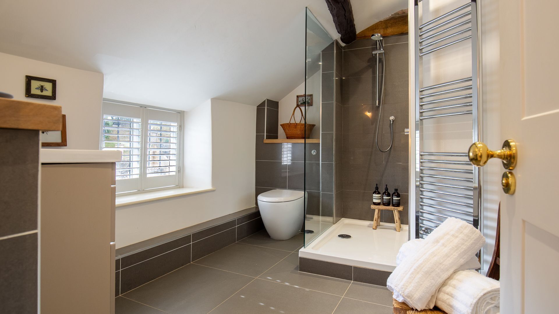Bathtub, hair dryer, towels