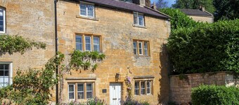 Sage Cottage, Blockley - sleeps 6 guests in 3 bedrooms