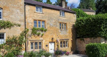 Sage Cottage, Blockley - sleeps 6 guests in 3 bedrooms