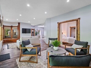 5 habitaciones, escritorio y tabla de planchar con plancha 