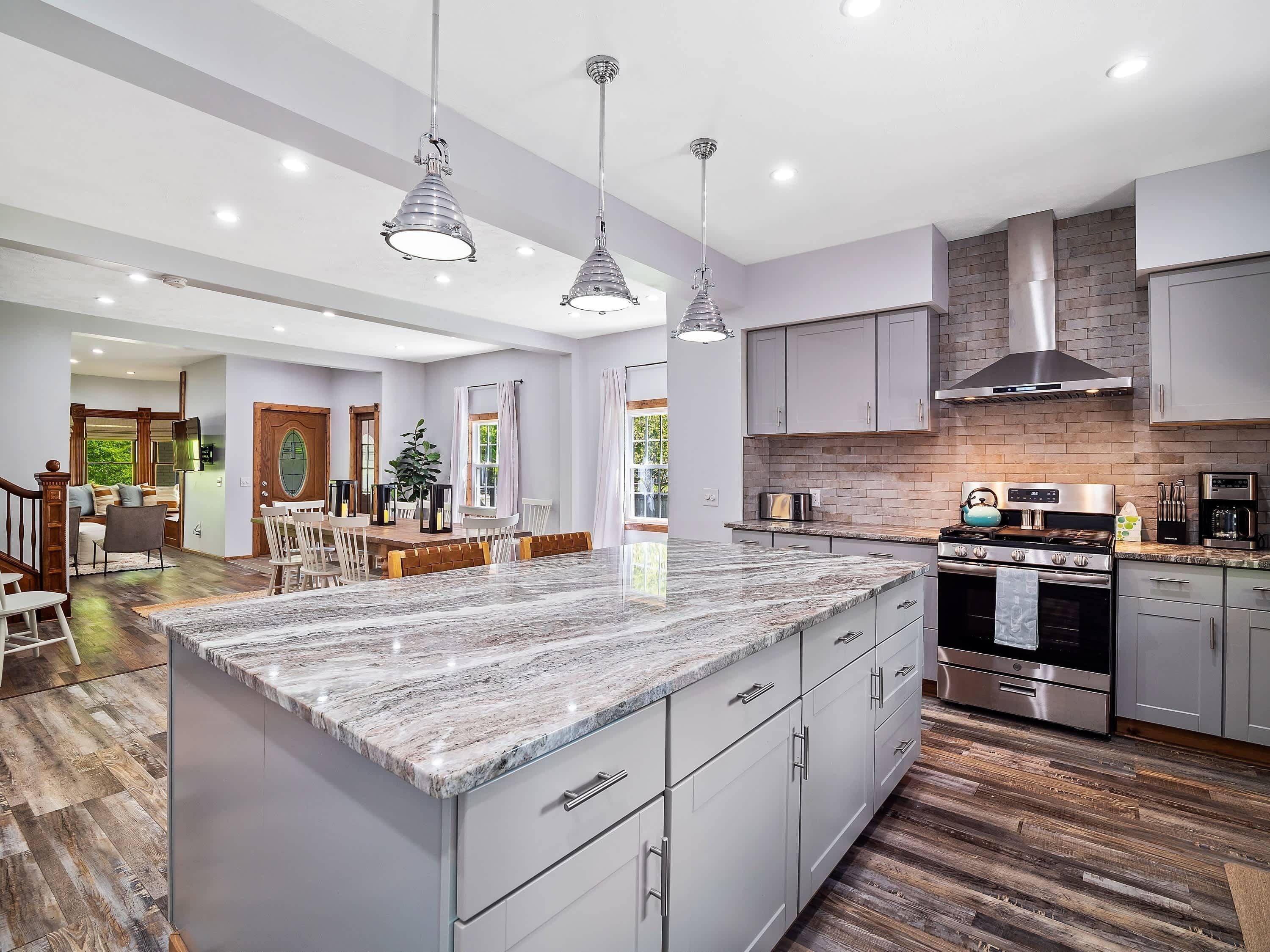 雪櫃、微波爐、焗爐、爐具