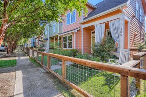 Exterior - Beautiful home - five minutes to downtown (Austin)