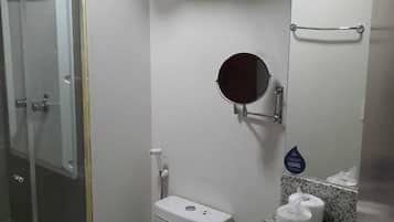 Dusch, handdukar, tvål och schampo