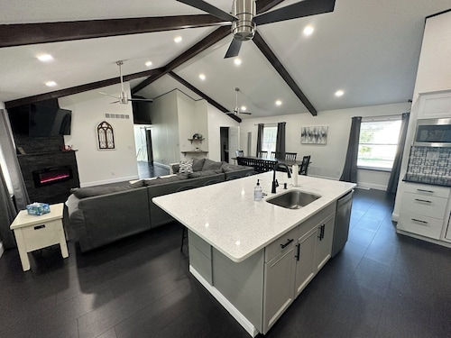 The Chapel- Beaches, GOTL, Historic Harbor