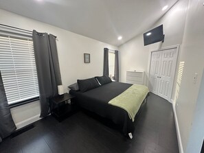 5 soverom, strykejern/-brett, wi-fi og sengetøy