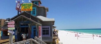 Destin Crystal Beach Beachside Bungalow+Steps to Beach & Pool-Sleeps 4