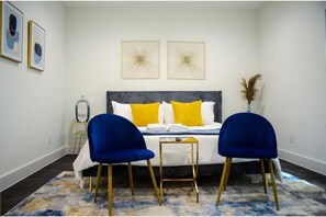 Room - Modern Home in HTX| NRG/Med Ctr+Downtown|Luxe 3BDR (Houston)