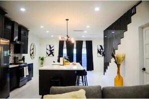 Private kitchen - Modern Home in HTX| NRG/Med Ctr+Downtown|Luxe 3BDR (Houston)