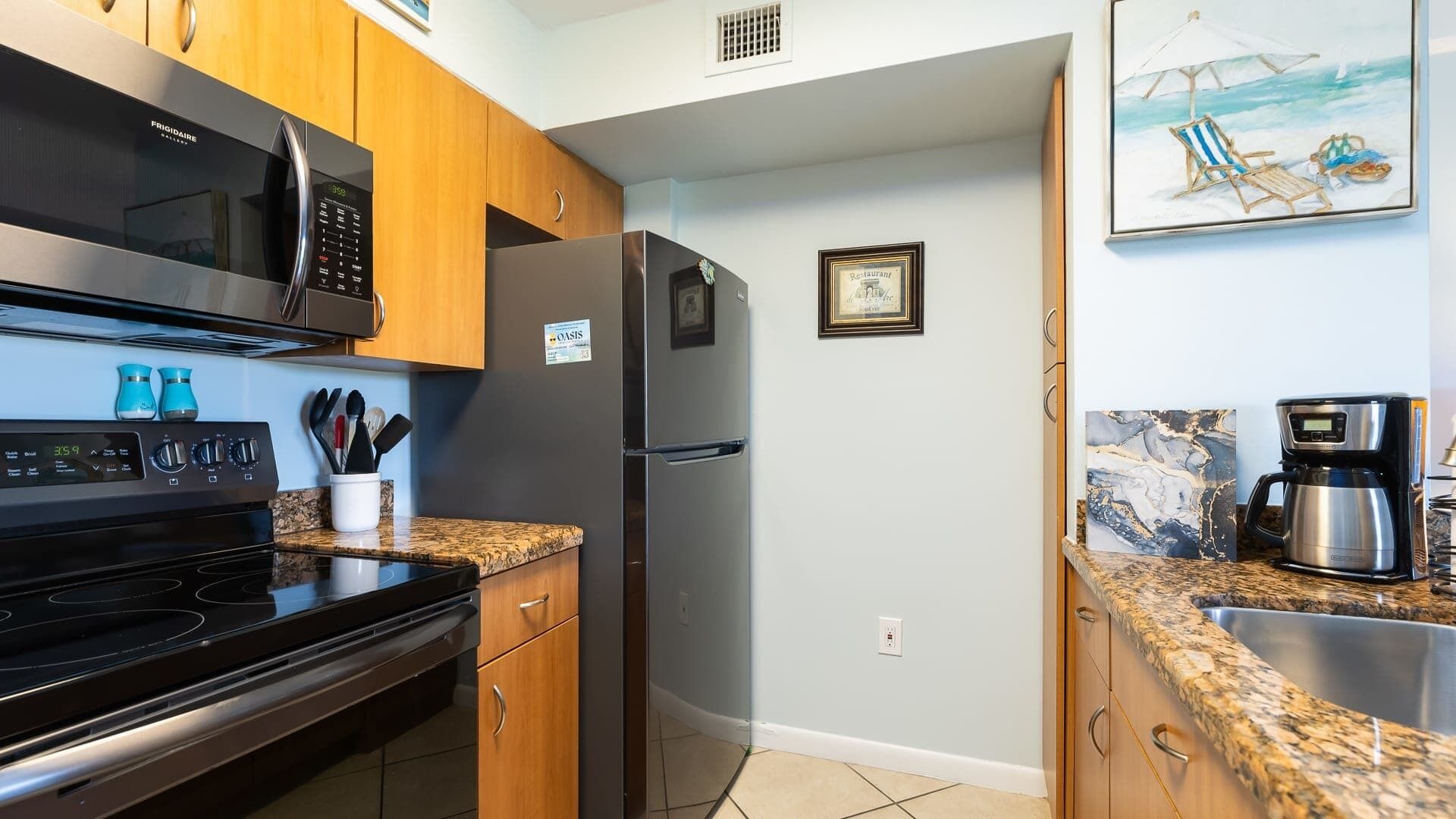Coffee/tea maker, fridge, microwave, oven