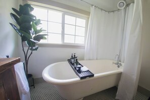 Hair dryer - Beachside Escape w/ Kayaks | Access to Seattle (Port Orchard)