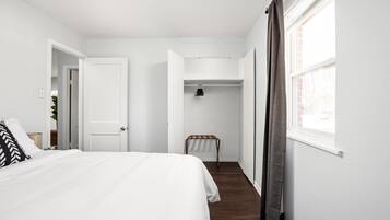 2 bedrooms, desk, iron/ironing board, free WiFi