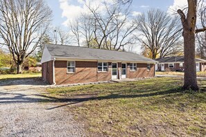 Exterior - Modern Boho Villas 10 min Airpt. (Indianapolis)