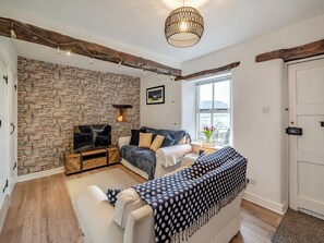 Fireplace - 3 bedroom accommodation in Bassenthwaite, near Keswick (Bassenthwaite, near Keswick)