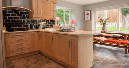 Brooklands - sleeps 10 guests in 4 bedrooms