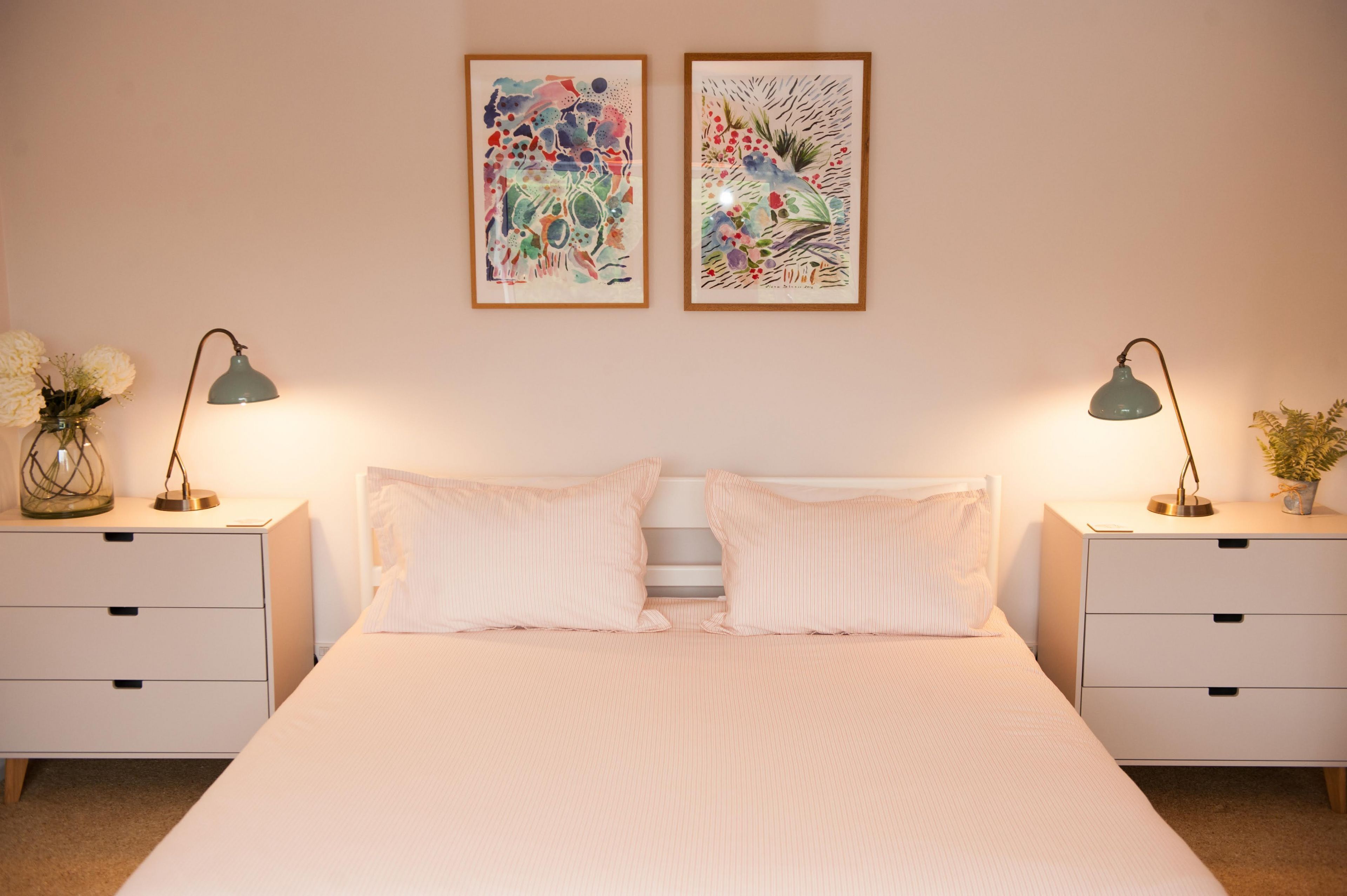 4 bedrooms, bed sheets