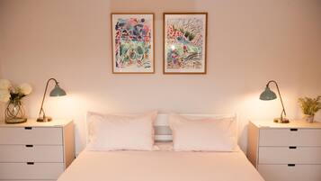 4 bedrooms, bed sheets