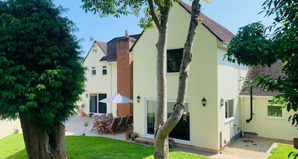 Brooklands - sleeps 10 guests in 4 bedrooms
