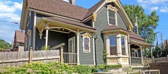 The Gem of Brewers Hill with hot tub and seasonal pool