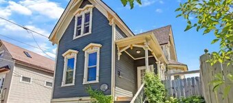 The Gem of Brewers Hill with hot tub and seasonal pool