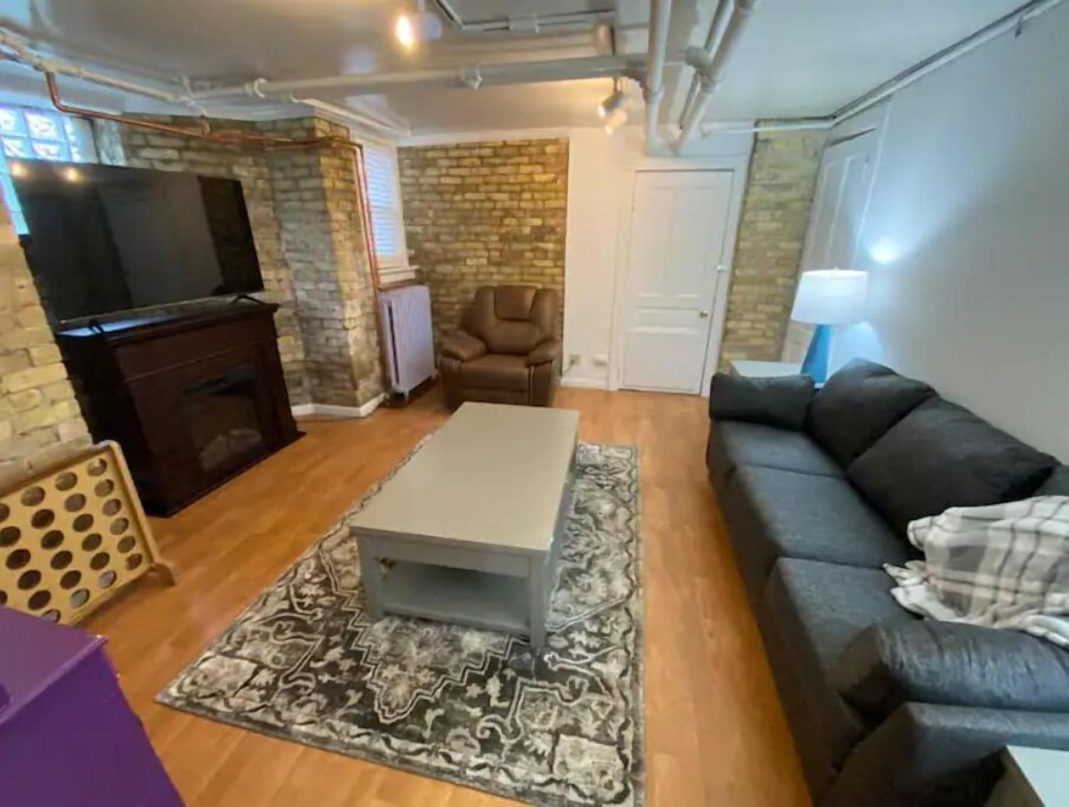 Smart TV, fireplace, books, offices