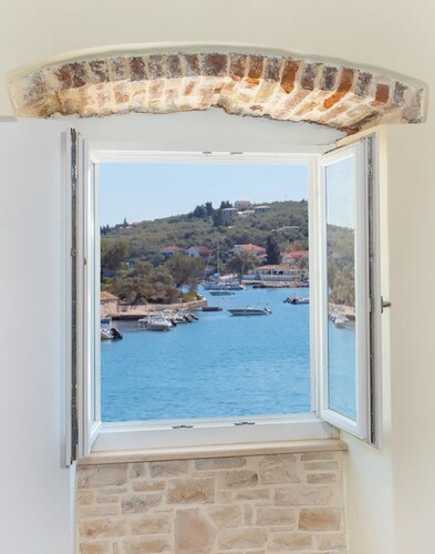 The Harbour House - Waterfront 1 Bedroom Suite