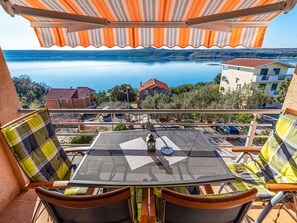 Outdoor dining - Apartment Irena - One Bedroom Apartment with Balcony and Sea View (Posedarje)
