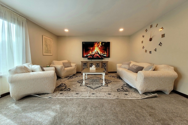 Smart TV, stereo, offices, computer monitors