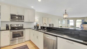 Apartment (2 Bedrooms) | Interior - 417 Seascape by Avantstay Beachfront Condo w/ Communal Pool Access (Isle of Palms)