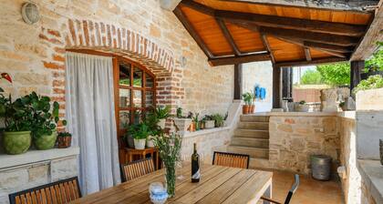 Apartment with private pool Suna