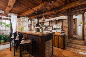 Réfrigérateur, four, plaque de cuisson, lave-vaisselle