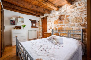 2 chambres, fer et planche à repasser, Wi-Fi gratuit, draps fournis